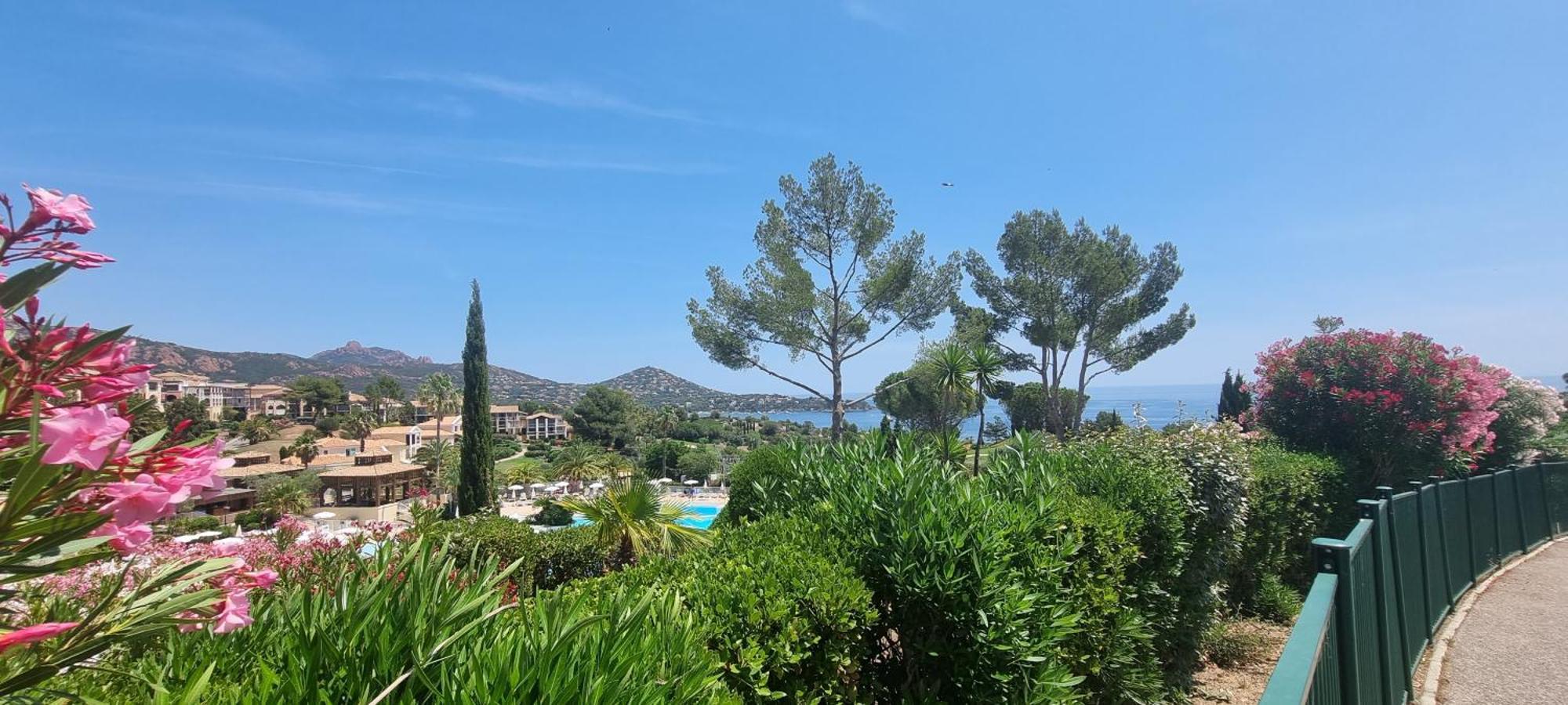 Agay Cap Esterel Village Allee Fleurs - F2 Clim Vue Golf Et Mer - Grande Terrasse Plein Sud Сен-Рафаэль Экстерьер фото